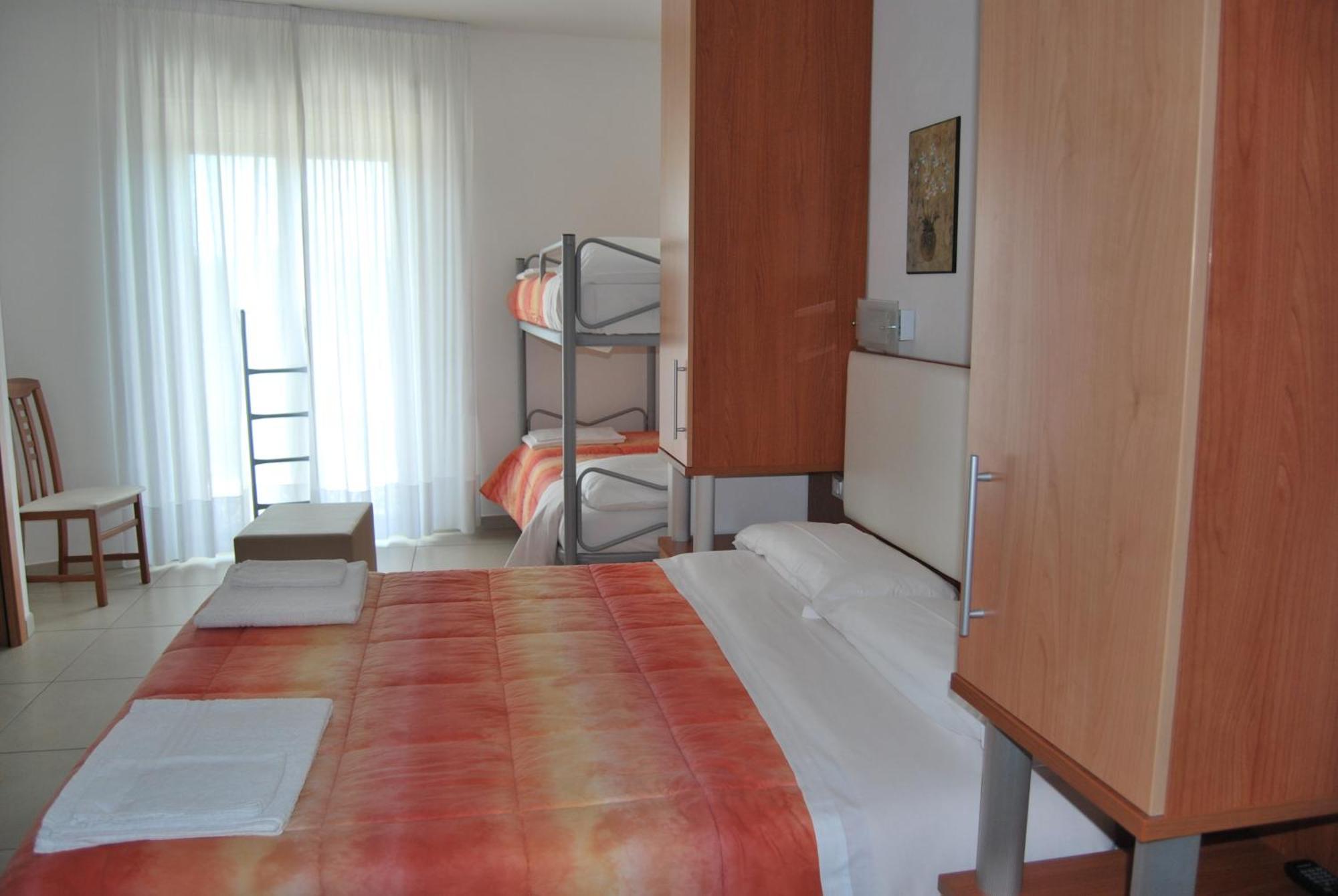 Eu Ropa Hotel Nereto Экстерьер фото