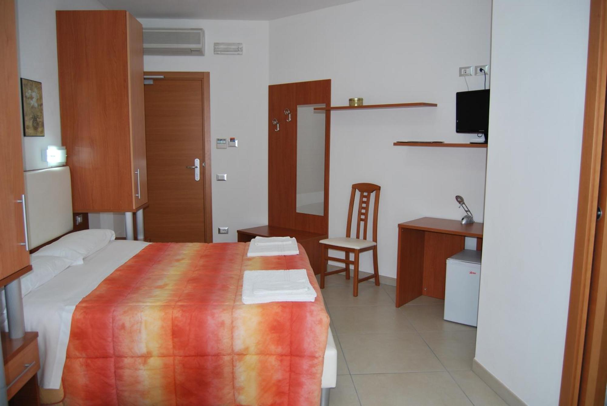 Eu Ropa Hotel Nereto Экстерьер фото
