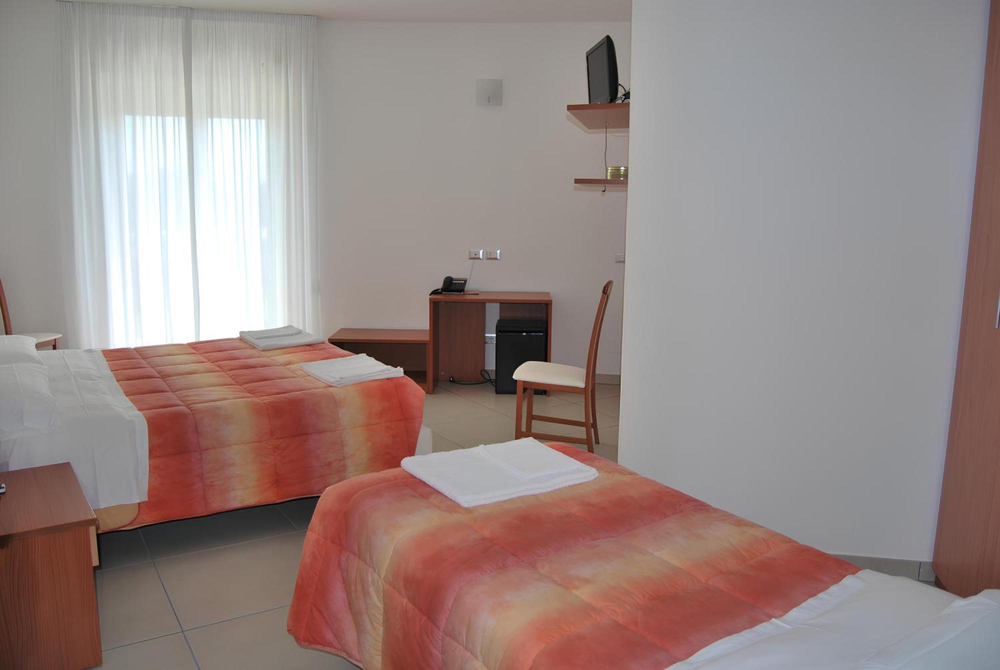 Eu Ropa Hotel Nereto Экстерьер фото