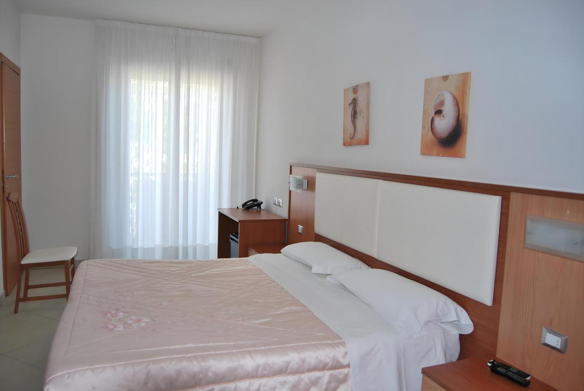Eu Ropa Hotel Nereto Экстерьер фото